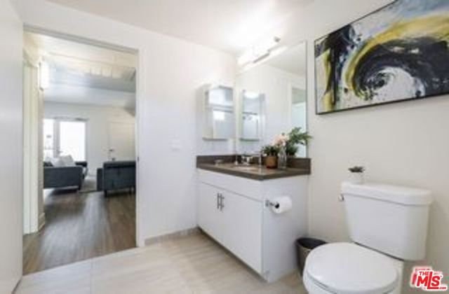 521 W Colorado Street, Glendale CA: https://media.crmls.org/mediaz/143eb154-1e32-4dae-beb1-cc586687ff18.jpg