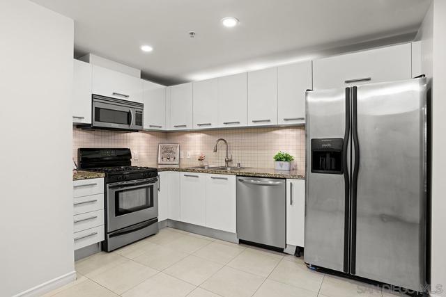 1431 Pacific Hwy, San Diego CA: https://media.crmls.org/mediaz/143f558a-43de-42fe-8312-72f44c0e1572.jpg