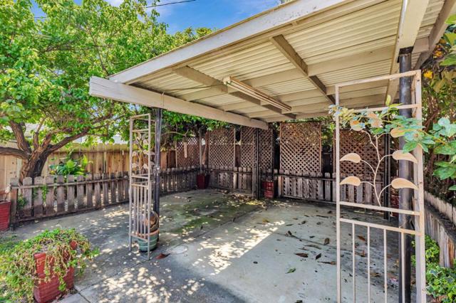 263 Maple Street, Hollister CA: https://media.crmls.org/mediaz/143fc0d3-859b-428e-9fd9-2672fd479c8e.jpg