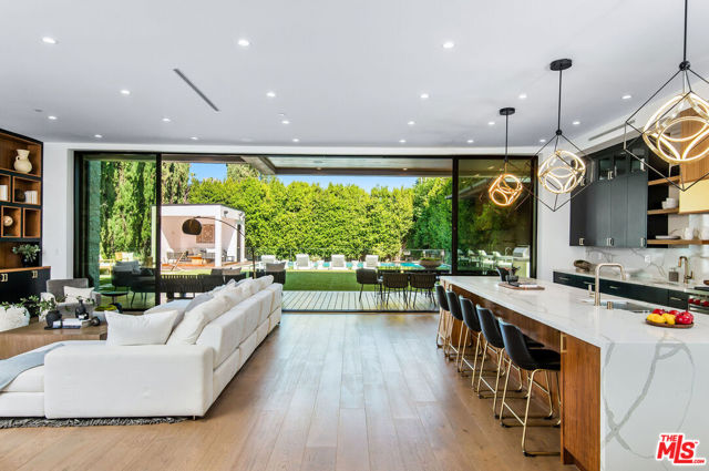 4544 Woodley Avenue, Encino CA: https://media.crmls.org/mediaz/143fd288-f4cf-4938-bcca-a99e61b92eb2.jpg