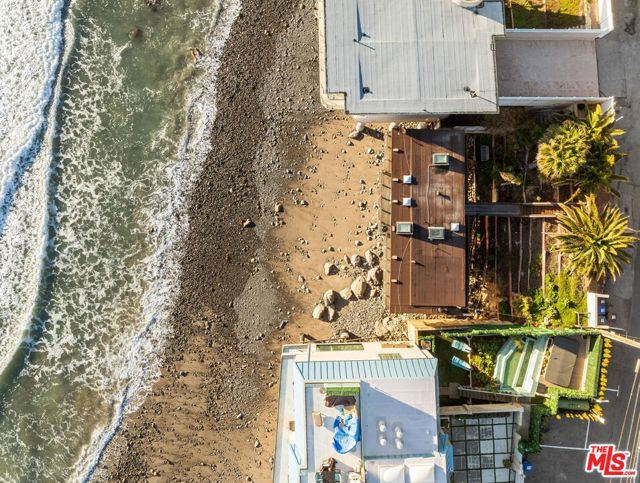 43000 Pacific Coast Highway, Malibu CA: https://media.crmls.org/mediaz/143fe0da-500c-4849-9726-347d110a128f.jpg