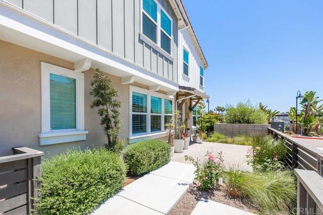 Detail Gallery Image 5 of 39 For 1105 Hibiscus Way, Oceanside,  CA 92054 - 3 Beds | 2/1 Baths
