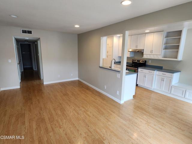 1285 Landsburn Circle, Westlake Village CA: https://media.crmls.org/mediaz/14401771-2135-4d76-a884-ccfd49ab2b2a.jpg