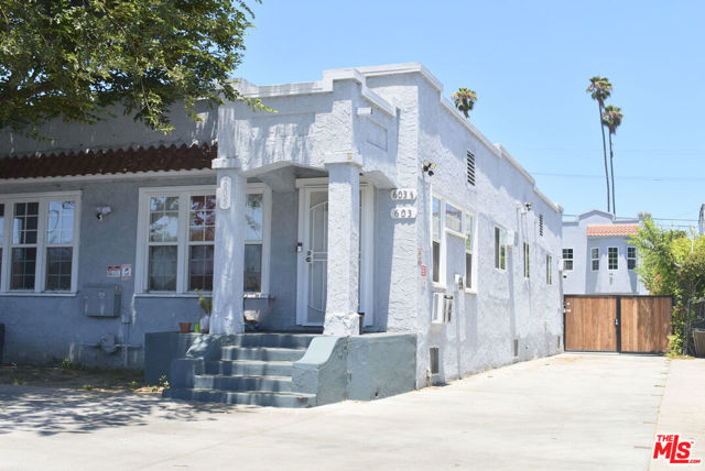 603 W 47th Street, Los Angeles CA: https://media.crmls.org/mediaz/14407a40-65f3-471d-a86d-046187cbb56f.jpg