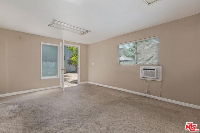 217 S Le Doux Road, Beverly Hills CA: https://media.crmls.org/mediaz/1440a33b-5a21-430a-a93d-f2ff88b99122.jpg