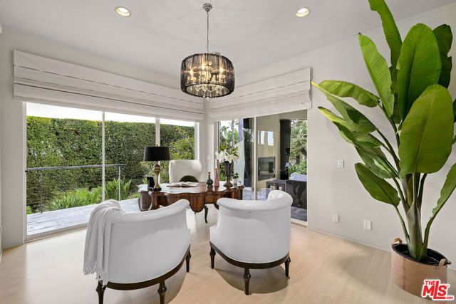 28177 Rey De Copas Lane, Malibu CA: https://media.crmls.org/mediaz/1440f0c8-a335-4218-9f7d-9e9eaa252437.jpg