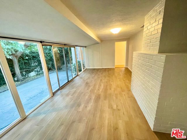 11410 Aqua Vista Street, Studio City CA: https://media.crmls.org/mediaz/1441969f-e0ad-4fe7-bb2a-0ba9cfac749c.jpg