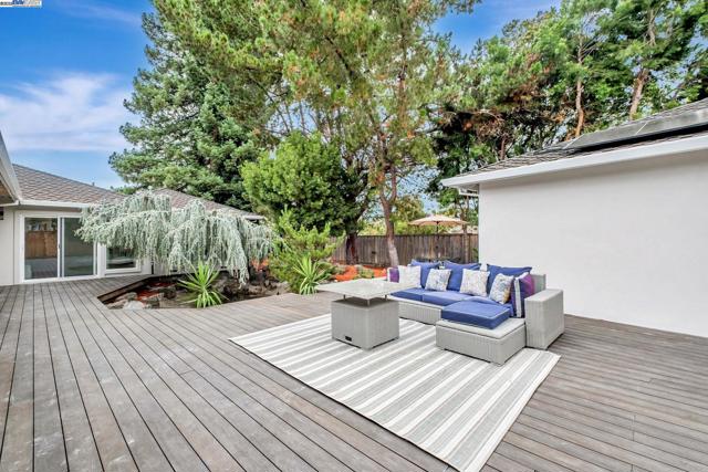 41511 Chadbourne Dr, Fremont CA: https://media.crmls.org/mediaz/1441c3e9-bf1a-49b2-aeb6-ed0d1d3331ad.jpg