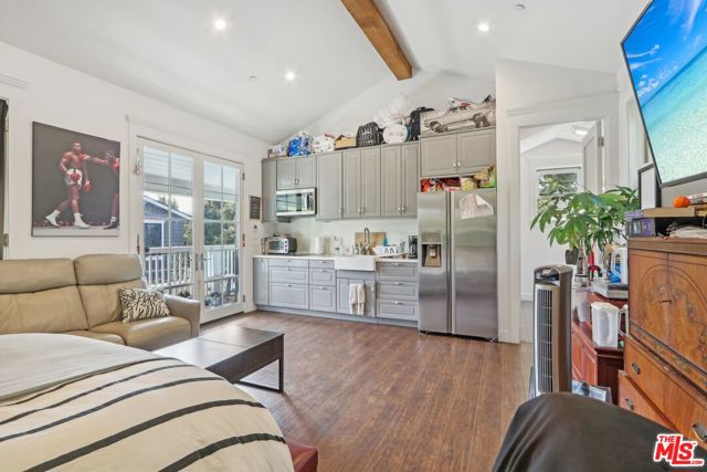 3143 Shelby Drive, Los Angeles CA: https://media.crmls.org/mediaz/1441d337-f8ab-4a2d-b464-c7d3e7c43c9a.jpg