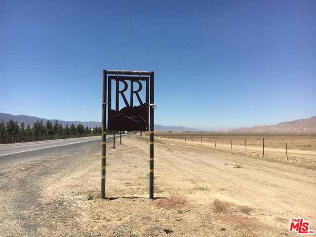 166 Russell Ranch Highway, New Cuyama CA: https://media.crmls.org/mediaz/1442044f-aa3f-4843-b618-a5997ea78632.jpg
