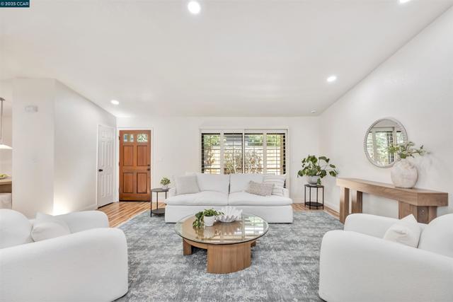 4 Benedita Pl, Moraga CA: https://media.crmls.org/mediaz/1442664a-a650-4e4d-85bf-04ab53cc2dc5.jpg