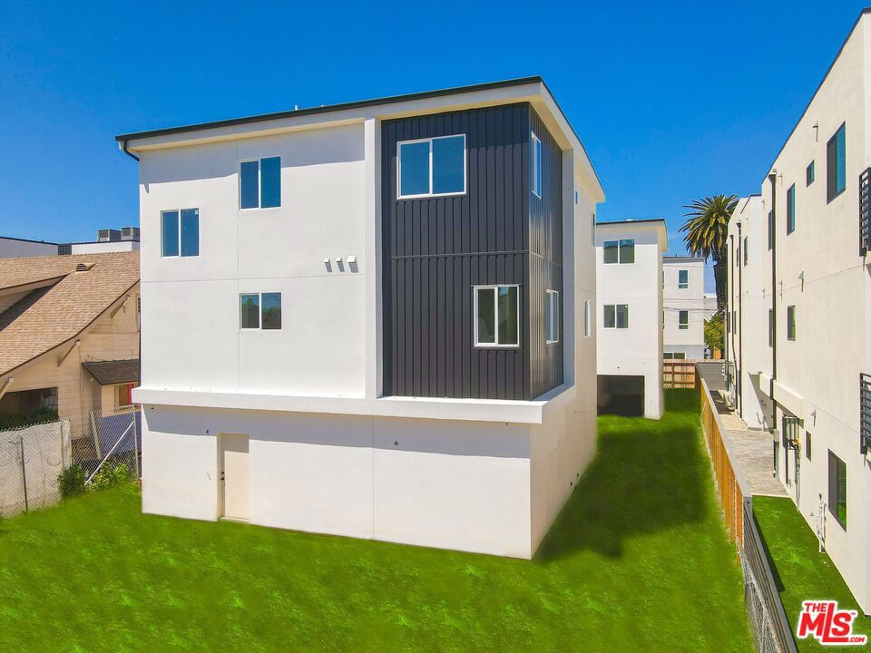 607 W 41st Place, Los Angeles, CA 90037