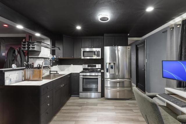 Detail Gallery Image 6 of 16 For 999 E Division St #B27,  National City,  CA 91950 - 2 Beds | 2 Baths