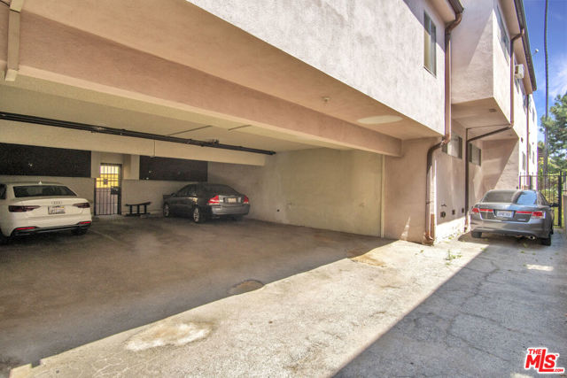 1118 9th Street, Santa Monica CA: https://media.crmls.org/mediaz/14432297-d34e-411c-af41-02e34cd4f197.jpg