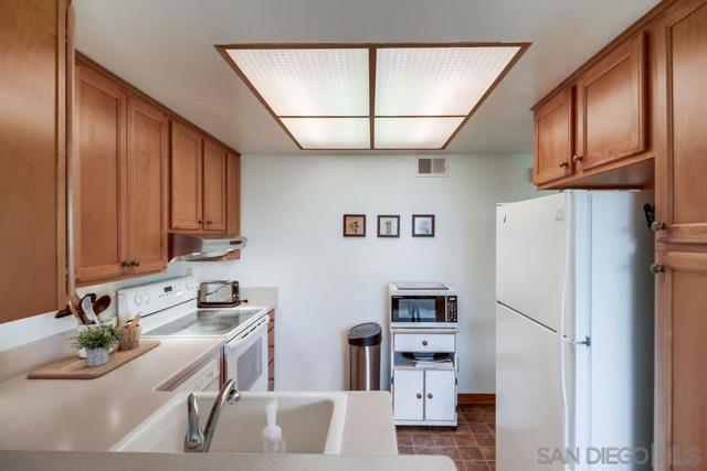 5430 Baltimore Drive Unit 72, La Mesa CA: https://media.crmls.org/mediaz/14435fbe-a7ae-49a7-a7a6-987ab3f9f52e.jpg