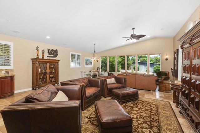 Detail Gallery Image 12 of 41 For 1034 via Reata, Vista,  CA 92081 - 3 Beds | 2 Baths