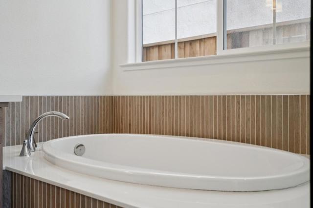 605 Santa Ynez Way, Marina CA: https://media.crmls.org/mediaz/144421f9-7e5a-4a71-8892-fc43e44c33e2.jpg