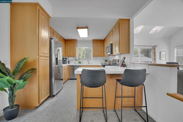 123 Williamson Ct, Martinez CA: https://media.crmls.org/mediaz/14445c95-c1c4-46f3-ba36-25387a16986c.jpg