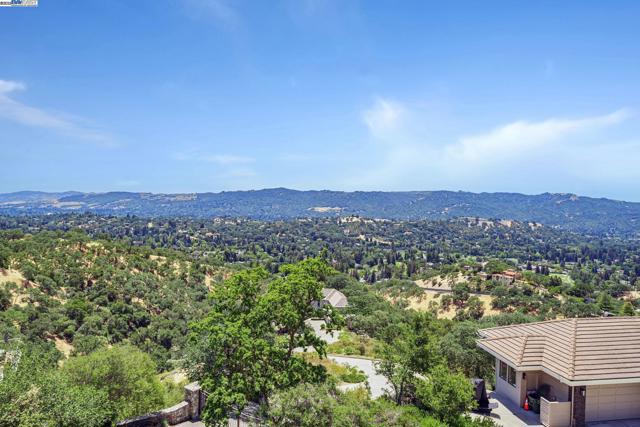 530 Oakshire Pl, Alamo CA: https://media.crmls.org/mediaz/1444a5a3-722b-4406-905b-479799167dfc.jpg