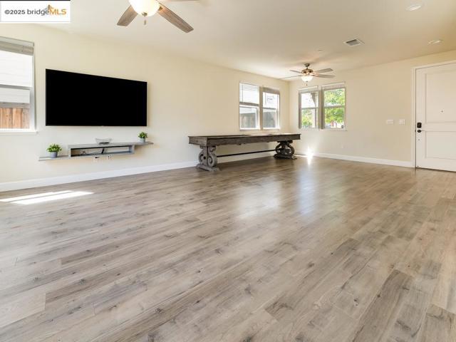 270 Guthrie Lane, Brentwood CA: https://media.crmls.org/mediaz/14451026-2072-45e3-9c5d-3d452f2a16f3.jpg