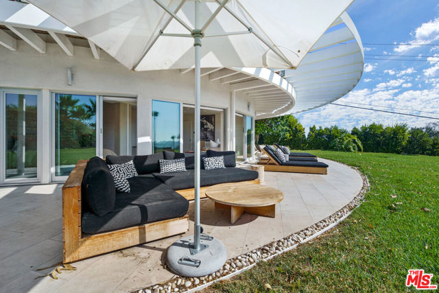 6375 Gayton Place, Malibu CA: https://media.crmls.org/mediaz/1445530e-b547-4b25-96bd-baacd61d01df.jpg