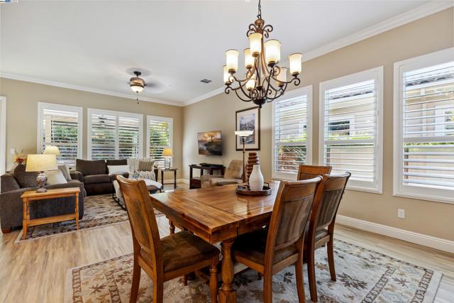 1748 Veneto Ln, Brentwood CA: https://media.crmls.org/mediaz/14466701-f78c-4126-bae8-9c43e62b26e5.jpg