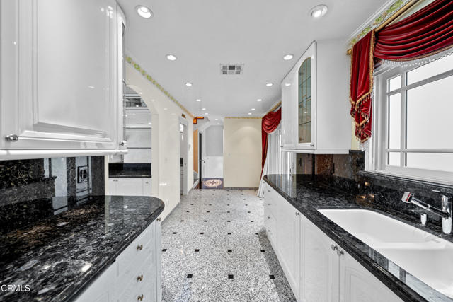 Detail Gallery Image 14 of 43 For 1118 Oberlin Dr, Glendale,  CA 91205 - 3 Beds | 2/1 Baths