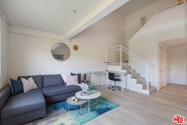 13200 Pacific Promenade, Playa Vista CA: https://media.crmls.org/mediaz/1446fcdb-69dd-4698-943a-3d447c1ed49c.jpg