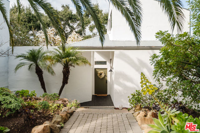 2002 Tuna Canyon Road, Topanga CA: https://media.crmls.org/mediaz/14475d47-56ca-43d2-af5d-6a3b14a7a3a9.jpg