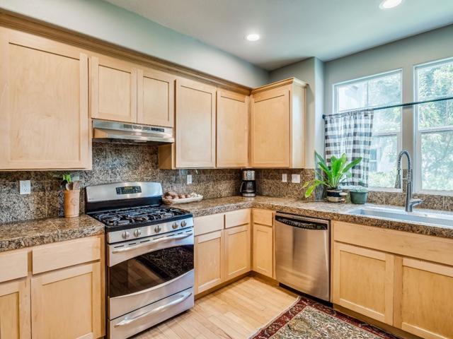 140 Sarafina Way, Gilroy CA: https://media.crmls.org/mediaz/1447ce46-0627-4cc8-bc05-a5b33afa0da3.jpg