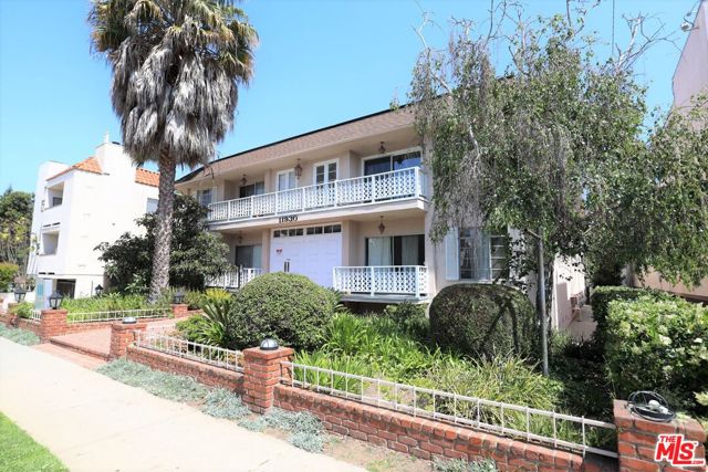 11930 Mayfield Avenue, Los Angeles CA: https://media.crmls.org/mediaz/14484c08-2714-4674-9d8f-04df03ba623b.jpg