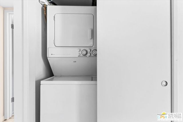 2696 S Sierra Madre, Palm Springs CA: https://media.crmls.org/mediaz/1448d69e-8e84-4217-9577-498988ba2528.jpg