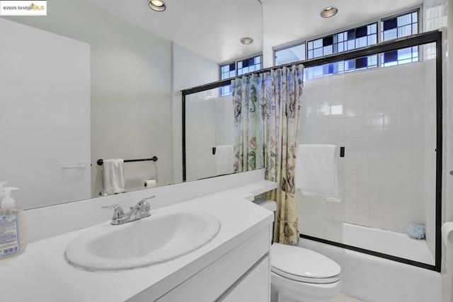 14 Janet Way, Tiburon CA: https://media.crmls.org/mediaz/1449c3bd-4ec9-4e55-be58-e9fd8c55c0f5.jpg