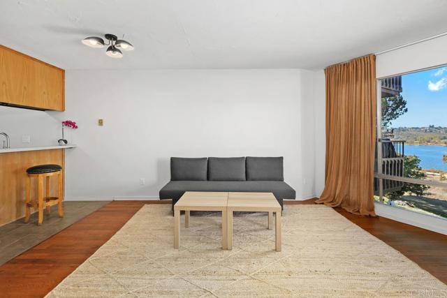 5712 Baltimore Drive, La Mesa CA: https://media.crmls.org/mediaz/144a3656-55f4-4128-aaa6-ce5437015c6b.jpg