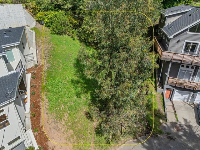 0 Arrowhead Drive, Oakland CA: https://media.crmls.org/mediaz/144a3c0e-5c67-42dc-8e59-e509ca39559e.jpg