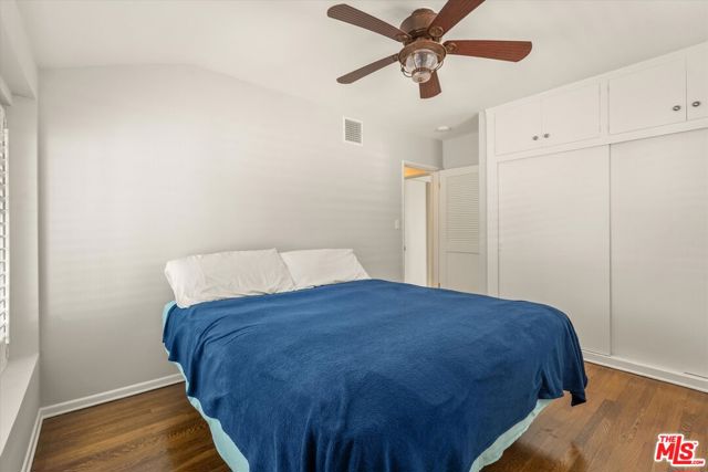 9313 Hayvenhurst Avenue, North Hills CA: https://media.crmls.org/mediaz/144a63a0-69ea-4cbb-a053-643e219bea33.jpg