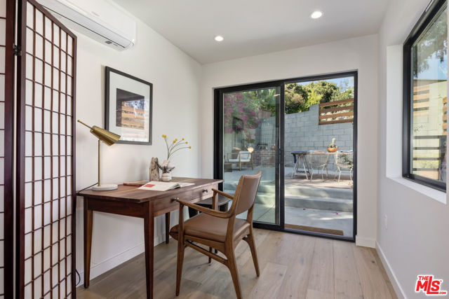 3404 Glenalbyn Drive, Los Angeles CA: https://media.crmls.org/mediaz/144a80bf-1290-4d77-95ec-6f1f056f8329.jpg