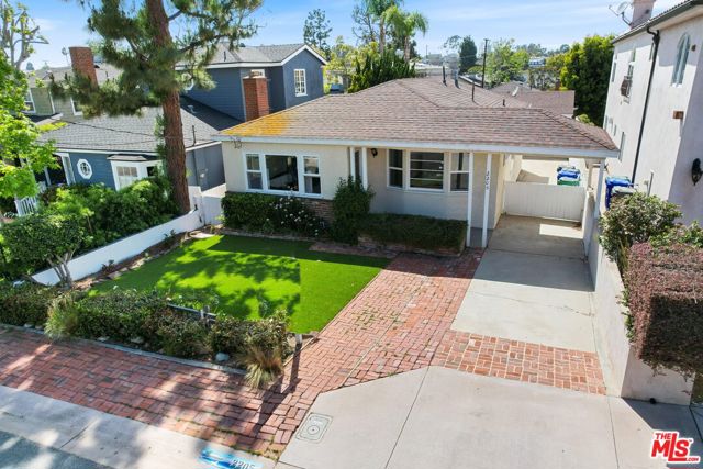 2205 ELM Avenue, Manhattan Beach, California 90266, 2 Bedrooms Bedrooms, ,2 BathroomsBathrooms,Residential,Sold,ELM,22148905