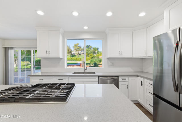 6945 Via Alba, Camarillo CA: https://media.crmls.org/mediaz/144adbae-3f8b-4266-9191-f4fc9935feec.jpg