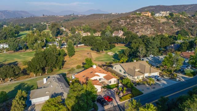 15425 Vista Vicente Dr, San Diego CA: https://media.crmls.org/mediaz/144c2f57-1644-47a0-86a1-bcfddecc6da0.jpg