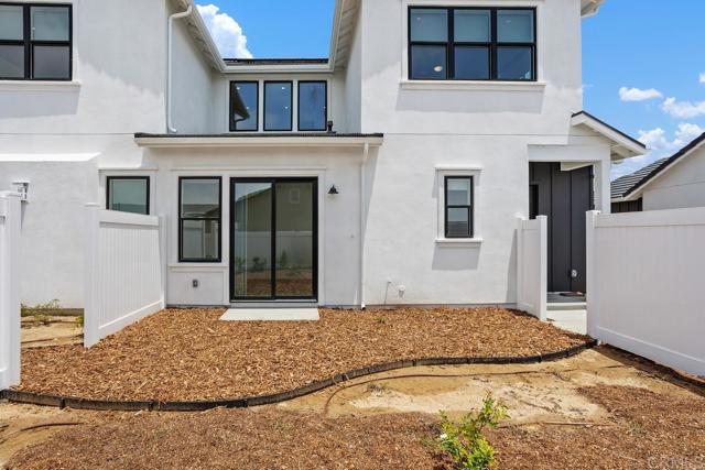 1215 Stonemark Place, Vista CA: https://media.crmls.org/mediaz/144cb0e2-3155-4245-88d3-e913c467bcad.jpg