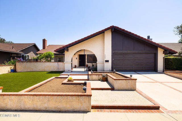 5888 E Marlies Avenue, Simi Valley CA: https://media.crmls.org/mediaz/144cfcd6-b6f3-4234-8e8b-54ad8593cef8.jpg