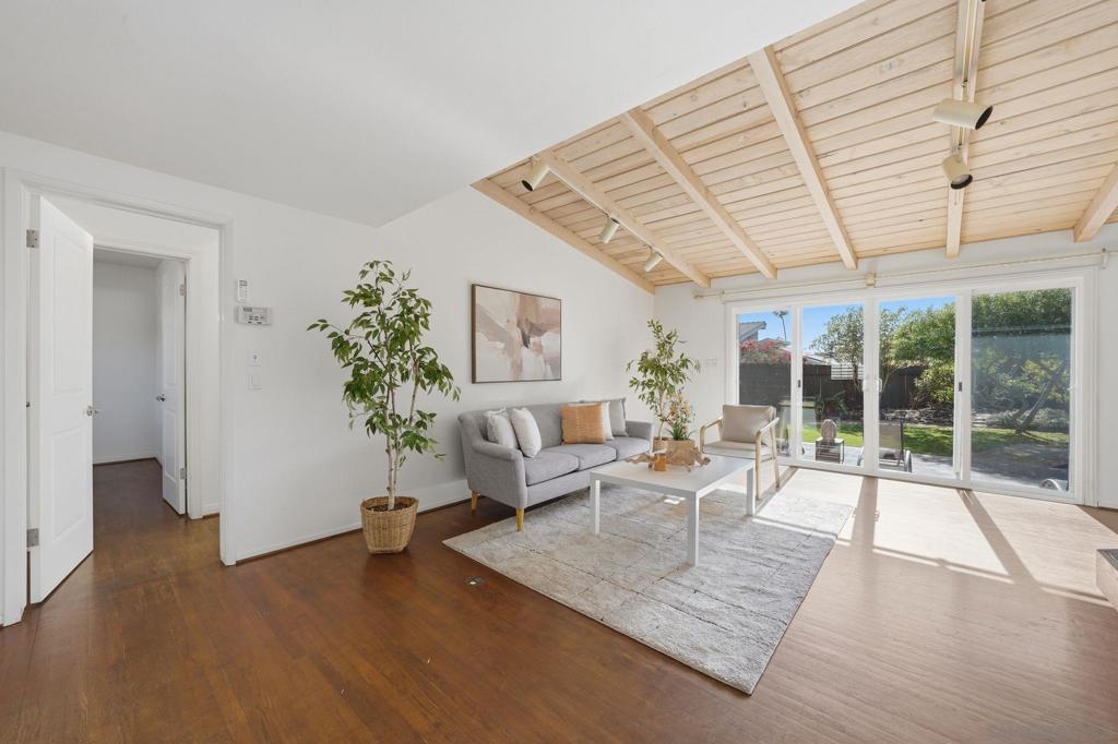 2212 August - photo 6