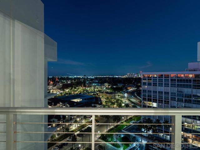 1720 Avenida del Mundo, Coronado CA: https://media.crmls.org/mediaz/144d6cb7-7a65-468b-bf40-afd22d6a86a2.jpg