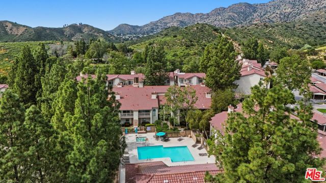 675 Oak Run Trail, Oak Park CA: https://media.crmls.org/mediaz/144e3686-5815-4269-afc9-33cccc8d1b31.jpg