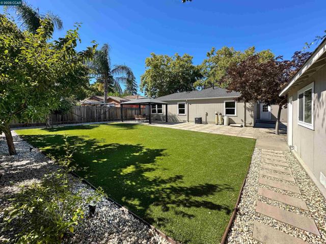 1818 Granada Dr, Concord CA: https://media.crmls.org/mediaz/144e8cc6-1aab-4bcc-b0e5-ecb922cdcccb.jpg