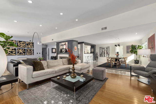 8670 Allenwood Road, Los Angeles CA: https://media.crmls.org/mediaz/144ee0ef-7f8f-4ad7-9a6a-c15ecd3b7274.jpg