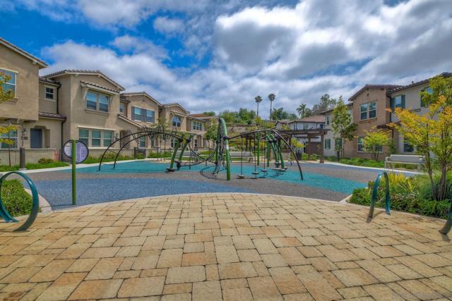 1097 Delpy View Point, Vista CA: https://media.crmls.org/mediaz/144ee126-2c55-49d5-944f-7543da4f510f.jpg