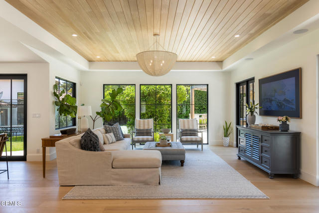 4435 Encinas Drive, La Canada Flintridge CA: https://media.crmls.org/mediaz/144ef30f-d3f0-4fee-8ae4-b31441e05fd7.jpg