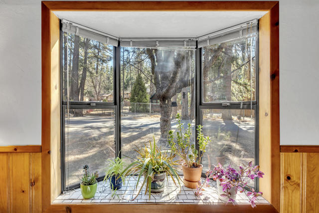53340 Idyllbrook Drive, Idyllwild CA: https://media.crmls.org/mediaz/144f4a5c-0f79-468d-a68d-c6ef25c917cc.jpg